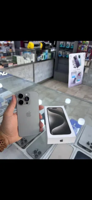 ايفون 15 برو نظيف كامل اغراضه