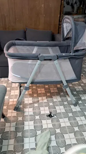 سرير أطفال جديد