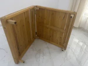 طاوله خشبيه  ارضيه