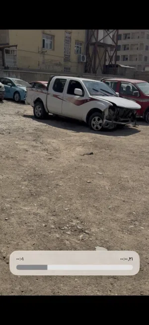 السلام عليكم نيفاره السياره مسويه حادث خلفي وأمامي الامامي صاير حادثه من جوه صاعده رصيف
