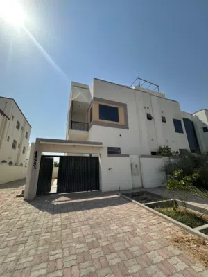 فيلا راقية للإيجار – الموالح 11 Elegant Villa for Rent – Al Mawaleh 11