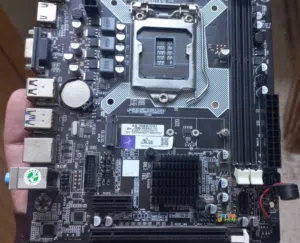 مذر بورد h81 عليها شورت و مجموعة قطع كمبيوتر اقرا الوصف