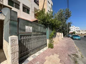 135 m2 3 Bedrooms Apartments for Sale in Amman Jabal Al Zohor