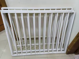 3 حواجز ألمنيوم للنوافذ، بحجم حوالي 91 × 120 سم لكل واحد. 3 aluminum window guards, approximately 91