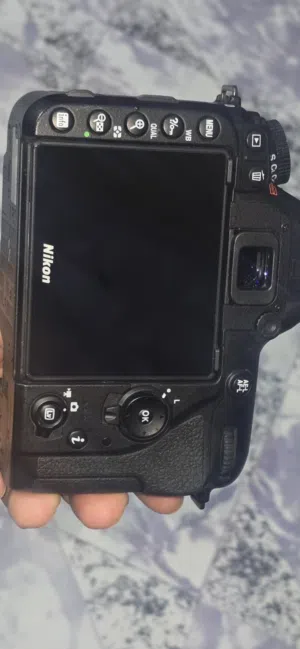 نيكون b7500