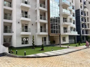 شقة للبيع استلام فورى متشطبة بالكامل فى العاصمة الادارية كمبوند المقصد بسعر لقطة كاش وقسط
