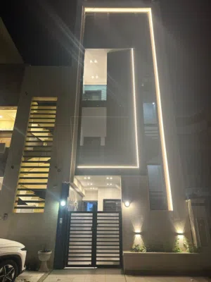 عماره سكنيه في القادسيه مولفه من ثلاث طوابق