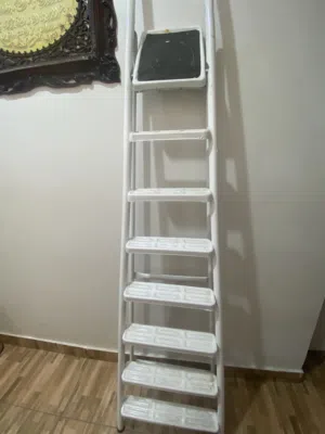اجهزه كهربائيه وسلم للبيع A set of equipment and a ladder for sale