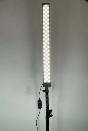 للبيع إضاءة LED عالية الجودة بخالة كالحديد Fir sale LED light like new