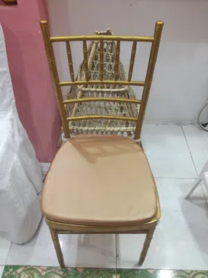 كراسي ذهبية للإيجار