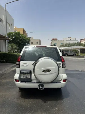 تويوتا برادو 2007 EXR مستعملة بمحرك 3,000 سي سي وداخل أبيض بسواعد خليجية