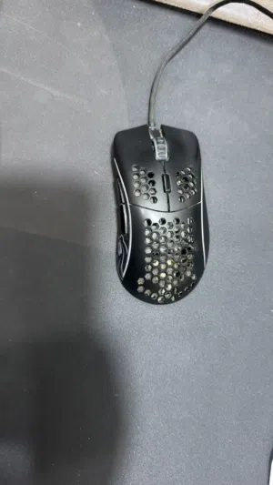 Glorious model D  ماوس قلوريوس