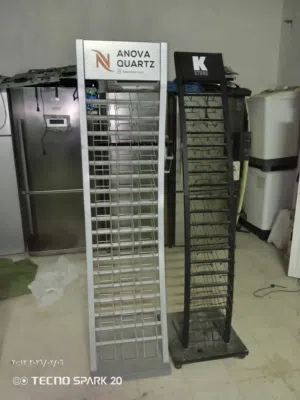 إعلان بيع للبيع عدد (2) ستاند عرض عينات حجر/كوارتز:   - ANOVA QUARTZ – مع شعار الشركة وضمان 10 سنوات