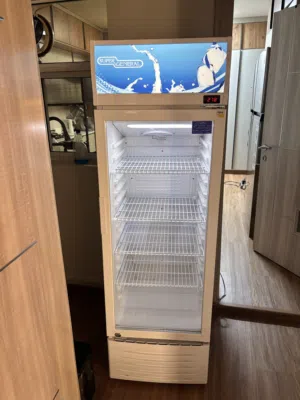 ثلاجة عرض للمحلات و المطاعمrefrigerator with window, suitable for restaurants and shops