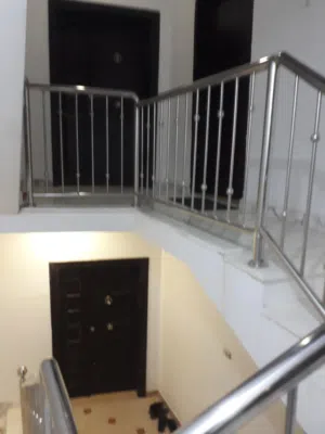 عمارة في السراج مكونه من 3 شقق و طابقين ...بسعر 650 الف فقط الا 300 متر
