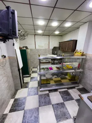 مطعم حمص وفلافل للبيع بكامل ديكوراته ومعداته اربد