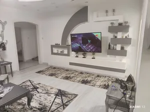 5 Bedrooms . 4 Bathrooms . 500 m20