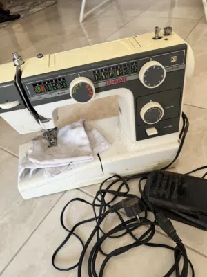 ماكينه خياطه مستعمل نظيف وعدد 2 طباعه اتش بي بالكرتون