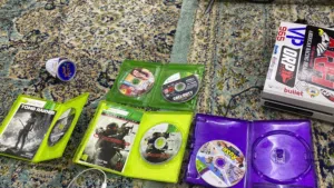 للبيع اللي بيهم كلهم ولا اللي يبي شريط واحد يتواصل معاي وتسب