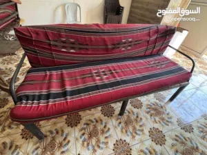 كراسي حديد تفصيل وقويات جدا  مع الفرش الي عليه وبزبطن لمحل بلايستيشن او اي مكان بدك ياه