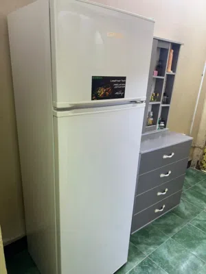 ثلاجه مع فريز نظيفات جداا