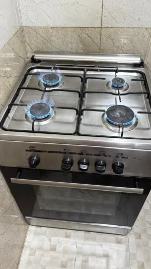 سرير وبوتجاز للبيع