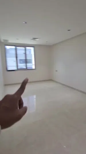 شقة كبيرة للايجار ، ممنوع تواصل المكاتب