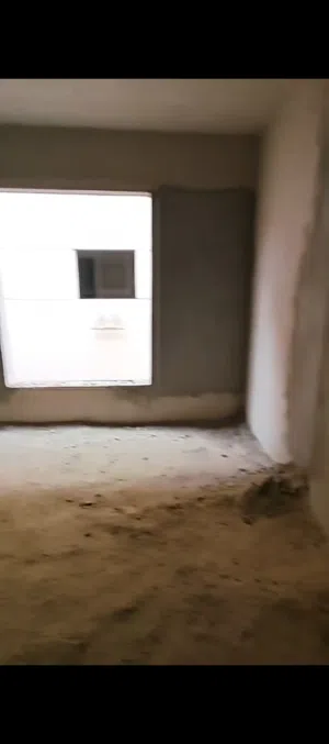 الاندلس 1 180م 3 غرف  و 3 حمام دريسنج  بلكونه اماميه و خلفيهة فيو جاردن من الجهتين