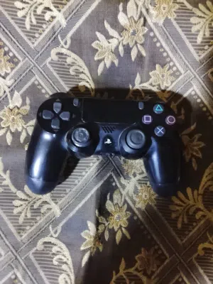 ايد بلايستيشن 4 اصليه للبيع