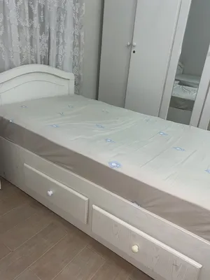 سرير مع الماترس