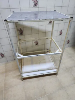 طاولة حديد