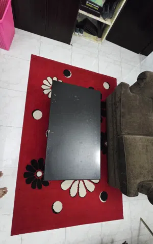 Sofa , table & Carpets 2 pcs in Good Condition