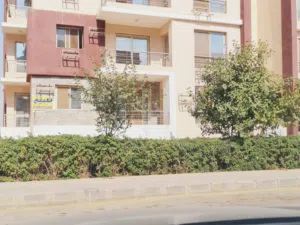 شقة للبيع في الأندلس دار مصر التجمع الخامس دور ارضي + حديقة