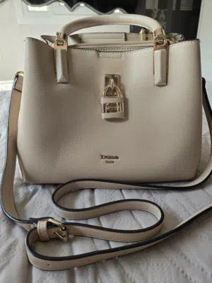 شنطة يد نسائية،ماركة ديون