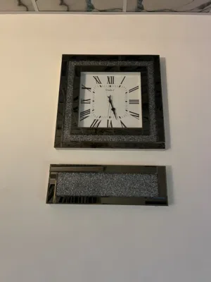ساعات حائط للبيع
