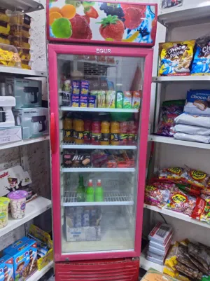 عارضة محل جديدة للبيع