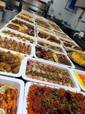 شيف سخن.       يطلب عمل المطبخ الغربي والشرقي المطبخ المصري والكويتي والمطبخ الشامي جاهز للعمل،،