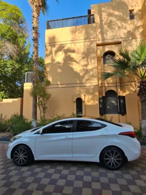 هيونداي الينترا 2015