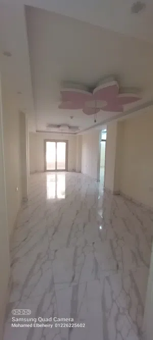 للبيع فى البيطاش شقه 100م2سوبرلوكس بجوار نقطة شرطة الساحل مباشرة جميع المطلات عالشارع و غير مجر وحه