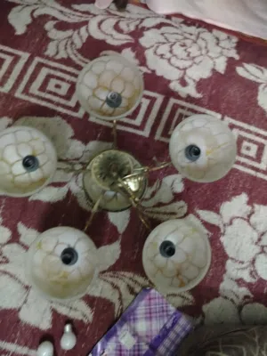 نجفه قديمه بس كل حاجه فيها شغاله