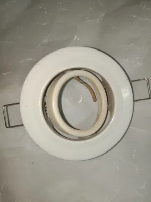 شاسيهات سبوت لايت متحرك ابيض ميتاليك جديد بالكيس