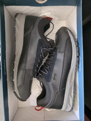 Geox shoes for sale للبيع احذية من نوع جيوكس عدد 2 قياس 41