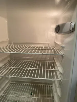 ثلاجة للبيع