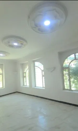 300 m2 5 Bedrooms Villa for Rent in Sana'a Bayt Baws