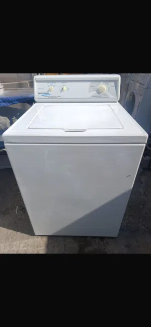 غسالة ملابس بحالة ممتازة شاهد الوصف.