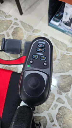 كرسي كهربائي متحرك