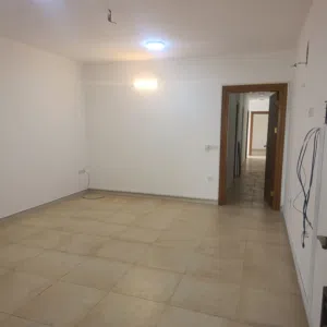 شقة للايجار  قرب ساحة الواثق