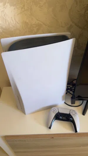 بلايستيشن PS5 للبيع او للبدل على لابتوب