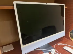 24-inch iMac (used lightly for one year only) with Retina 4.5K display: Apple M4 chip with 10‐core C