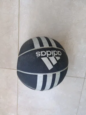 كرة قدم Adidas اصلية